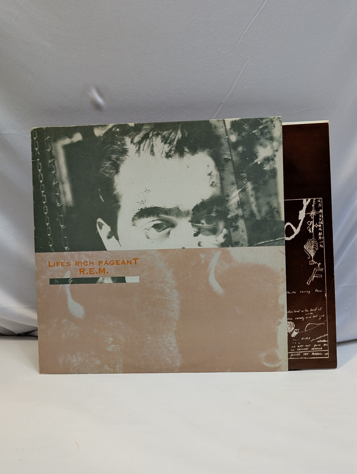 R.E.M - LIFES RICH PAGEANT - 12" RECORD OG PRINTED SLEEVE
