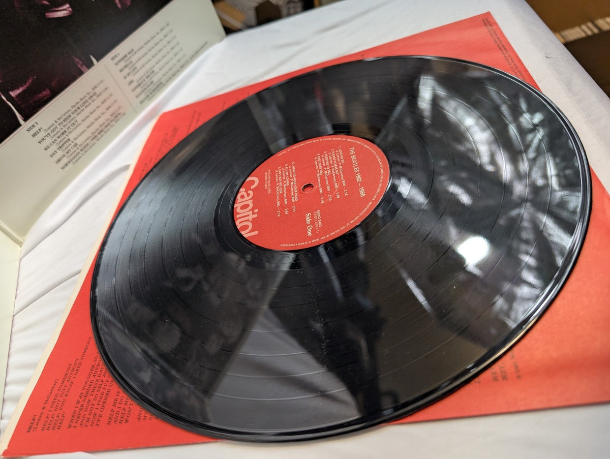 THE BEATLES - 1962 - 1966 - 12" VINYL - CAN PRESS - OG PRINTED SLEEVES