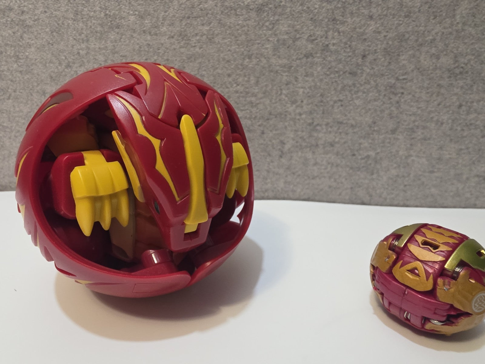 Bakugan Battle Brawlers Neo Dragonoid DEKA LARGE + Small1