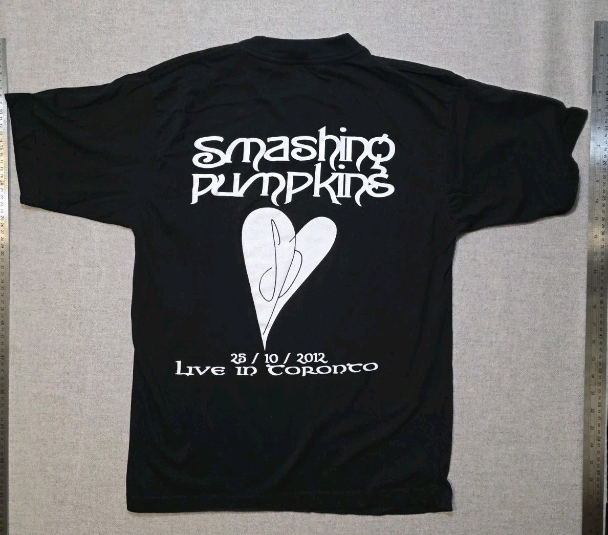 Smashing Pumpkins - 2012 Toronto Canada - Concert T-shirt - size Medium1