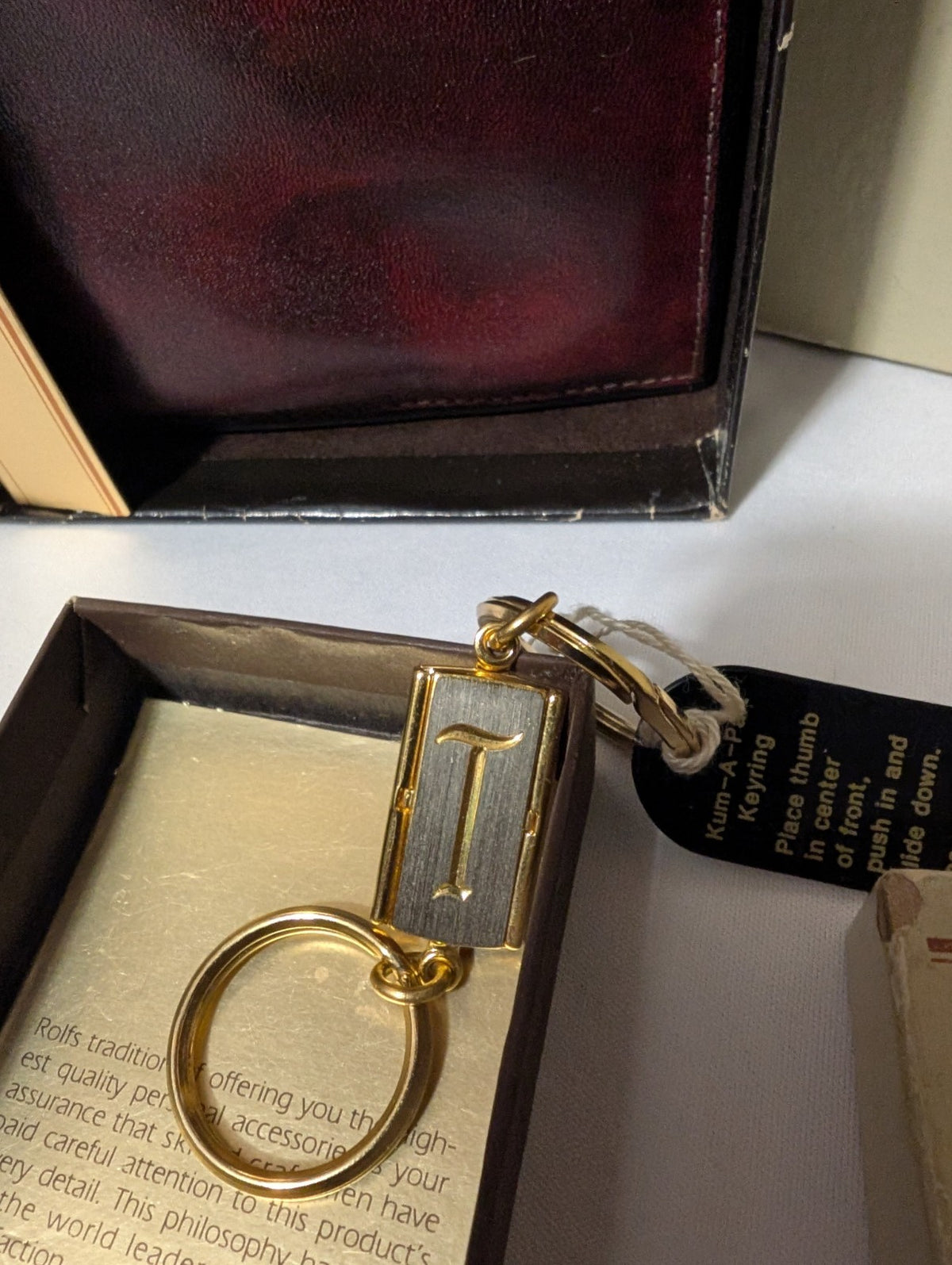 ROLFS Portfolio wallet - Leather+ Quick Release Keychain - Engraved Letter T1
