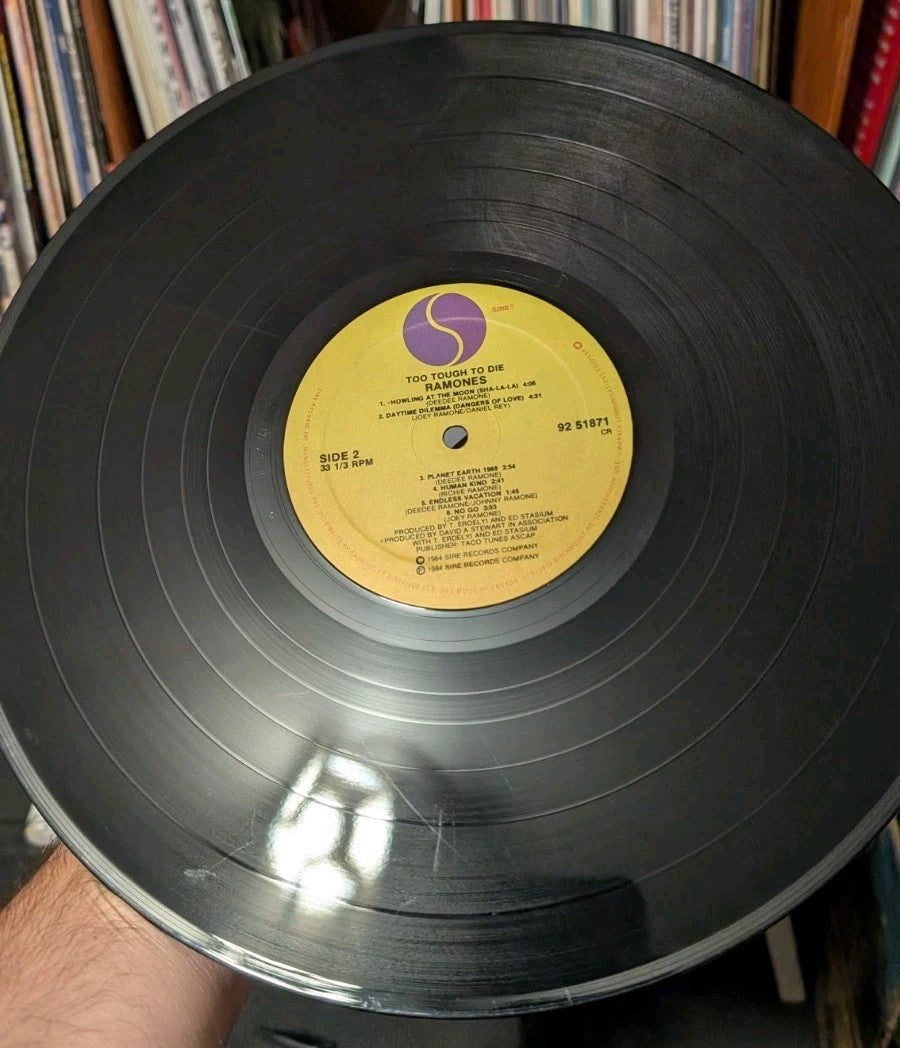 The Ramones Too Tough to Die Vinyl/Record (1 25187) complete/tested  11