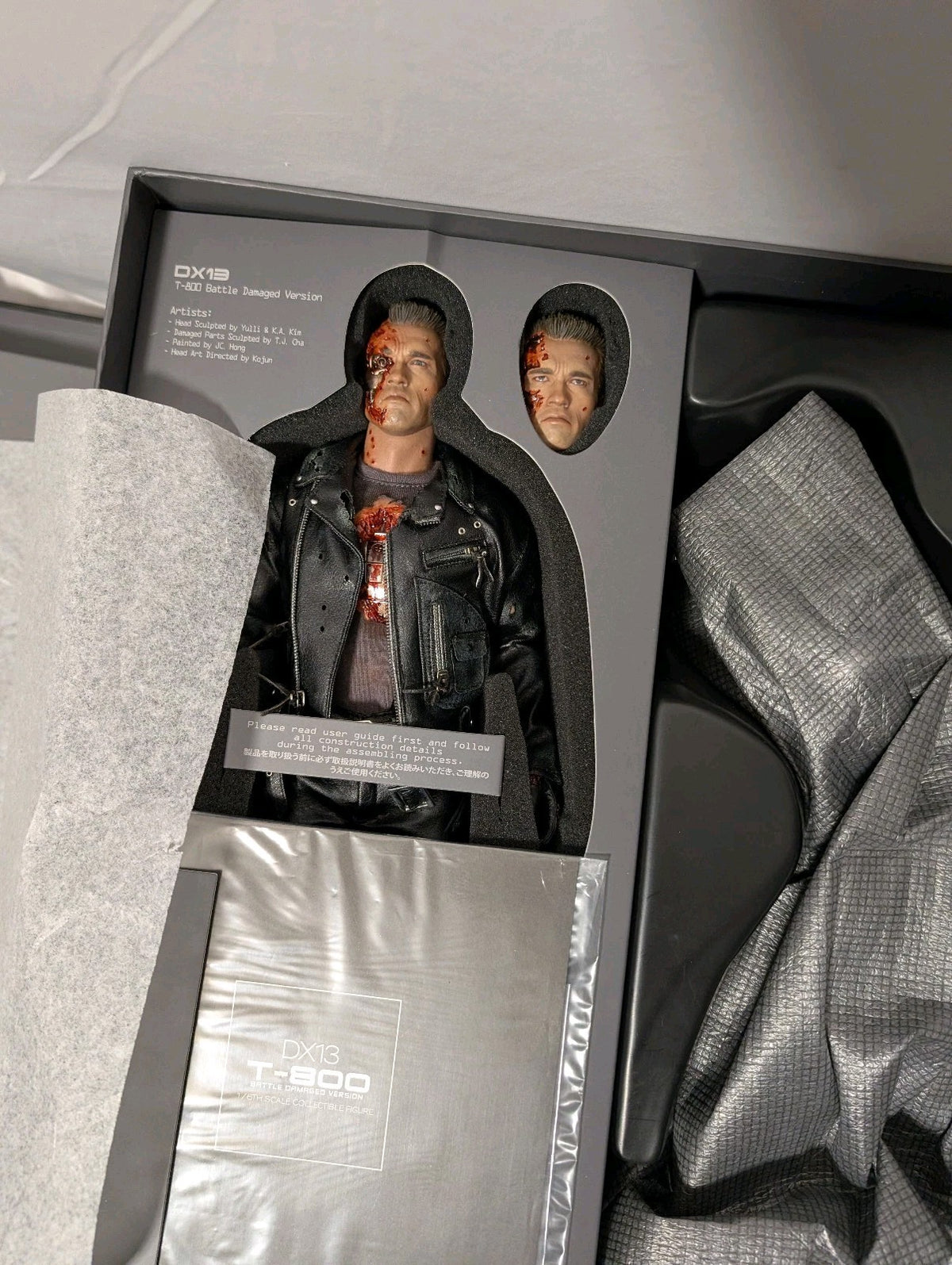 Hot Toys DX13  T2: Judgment Day 1/6 T 800 Battle Damaged/ Sideshow Figure5