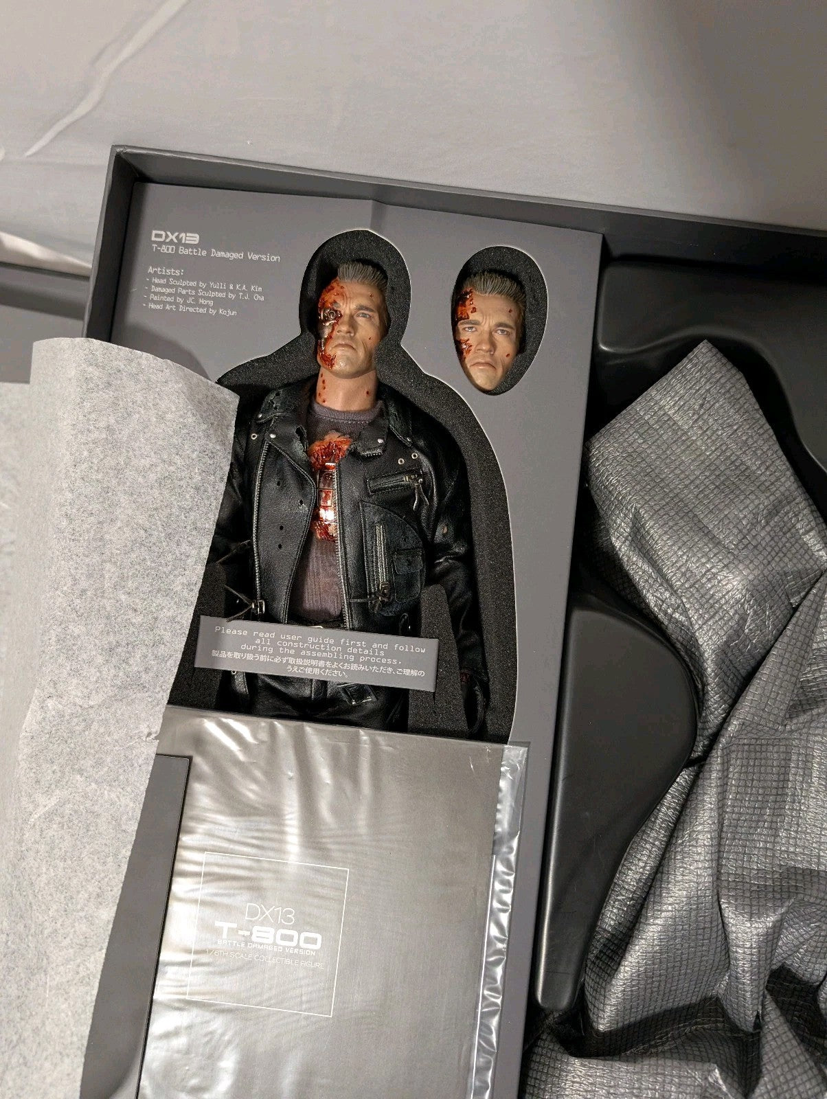 Hot Toys DX13  T2: Judgment Day 1/6 T 800 Battle Damaged/ Sideshow Figure5