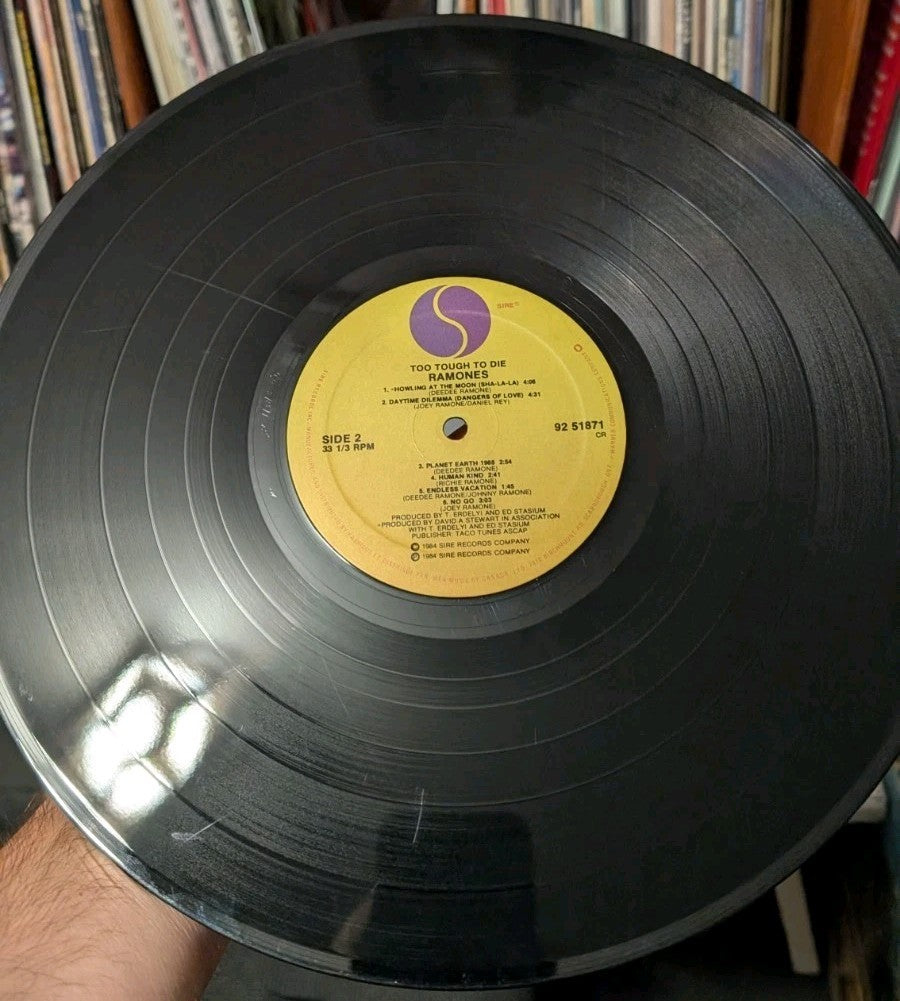 The Ramones-Too Tough to Die Vinyl/Record (1-25187) complete/tested -10