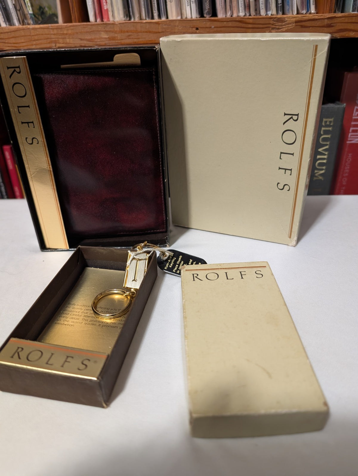 ROLFS Portfolio wallet - Leather+ Quick Release Keychain - Engraved Letter T0
