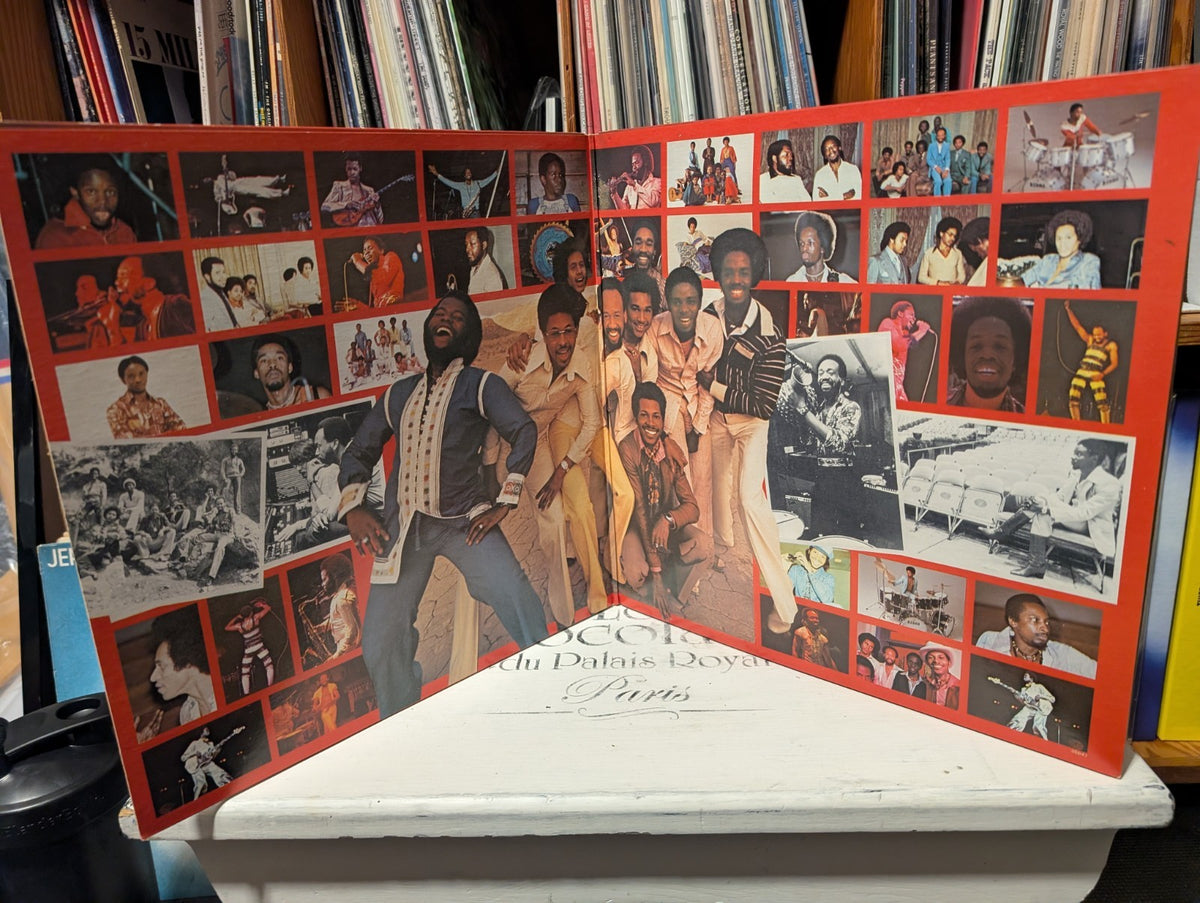 Earth Wind & Fire   The BEST of EARTH, WIND & FIRE Vol. 1 (1978) 2