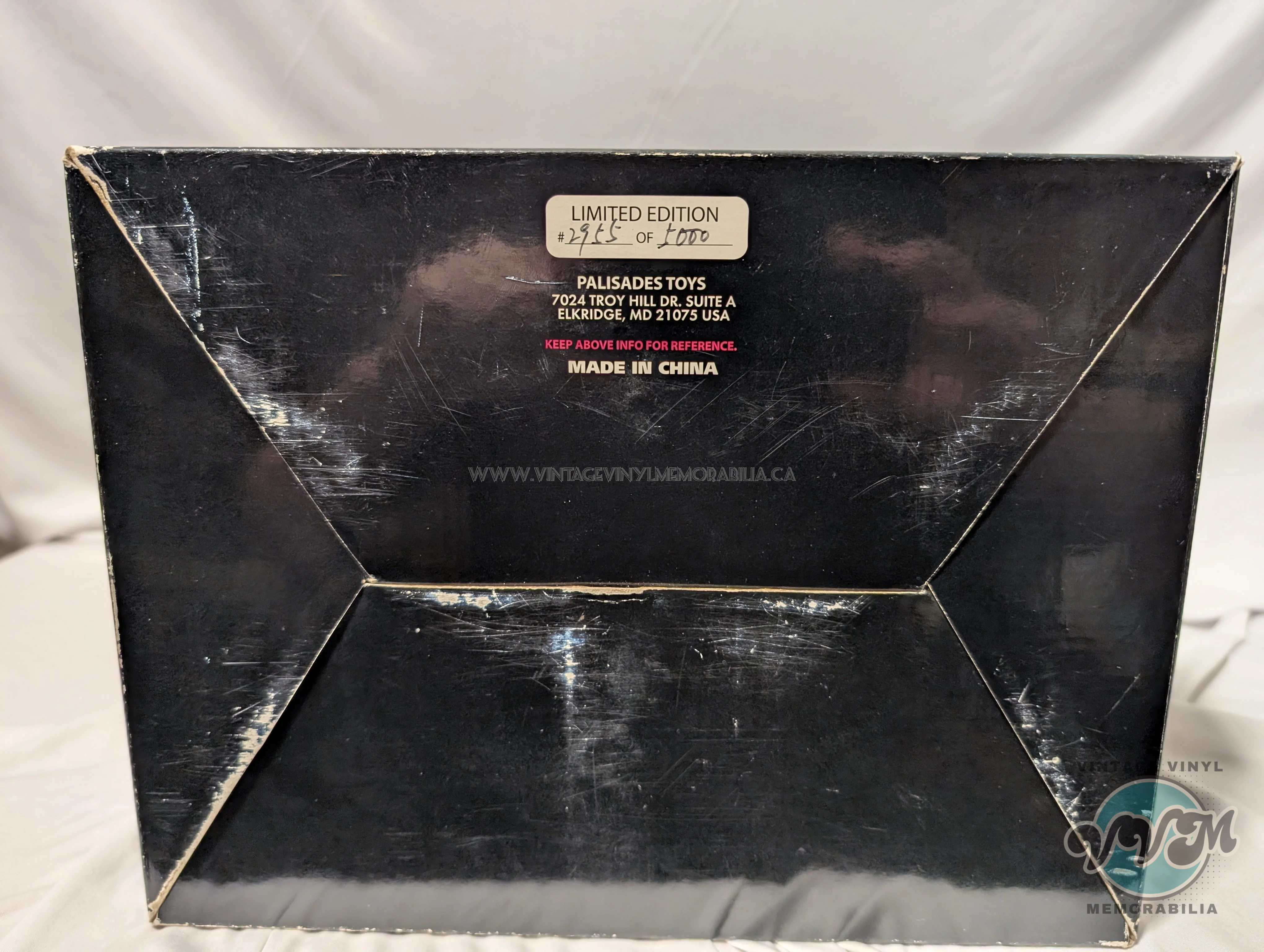 Watermarked - Pallisades Figure - AVP Captive Alien Queen